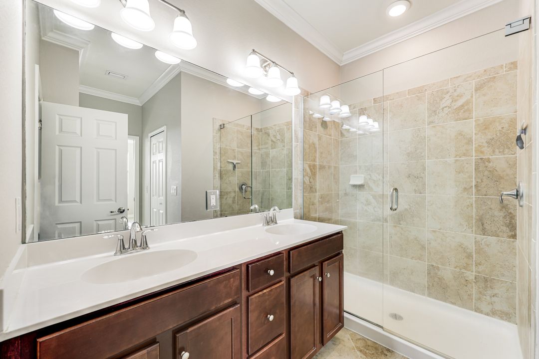 2736 Blossom Wy, Naples, FL 34120