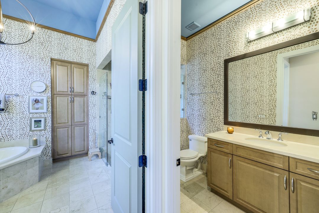 2239 Residence Cir, Naples, FL 34105