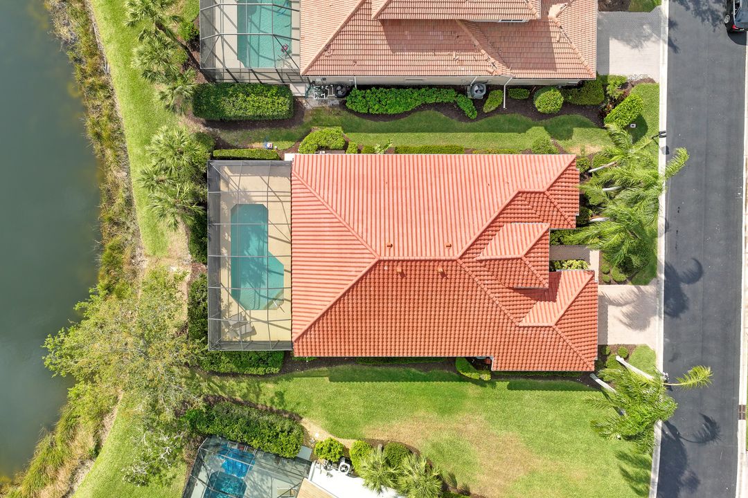 9956 St Moritz Dr, Miromar Lakes, FL 33913