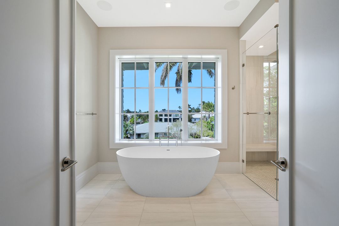 408 16th Ave S, Naples, FL 34102