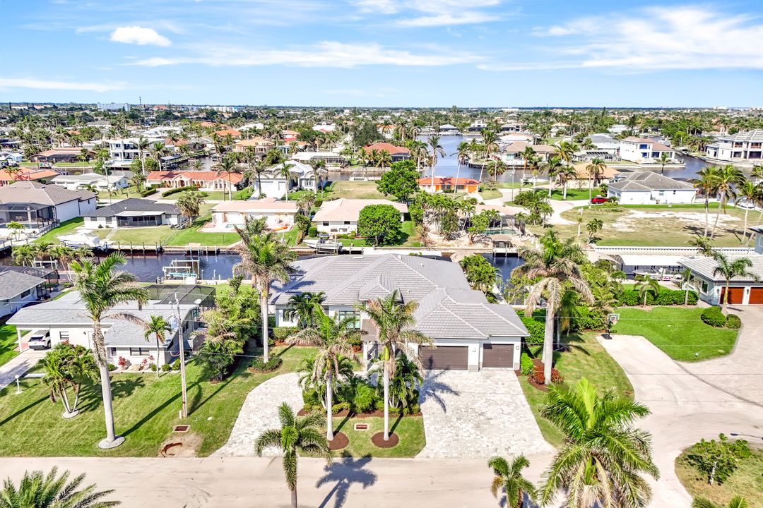 1135 Lorraine Ct, Cape Coral, FL 33904