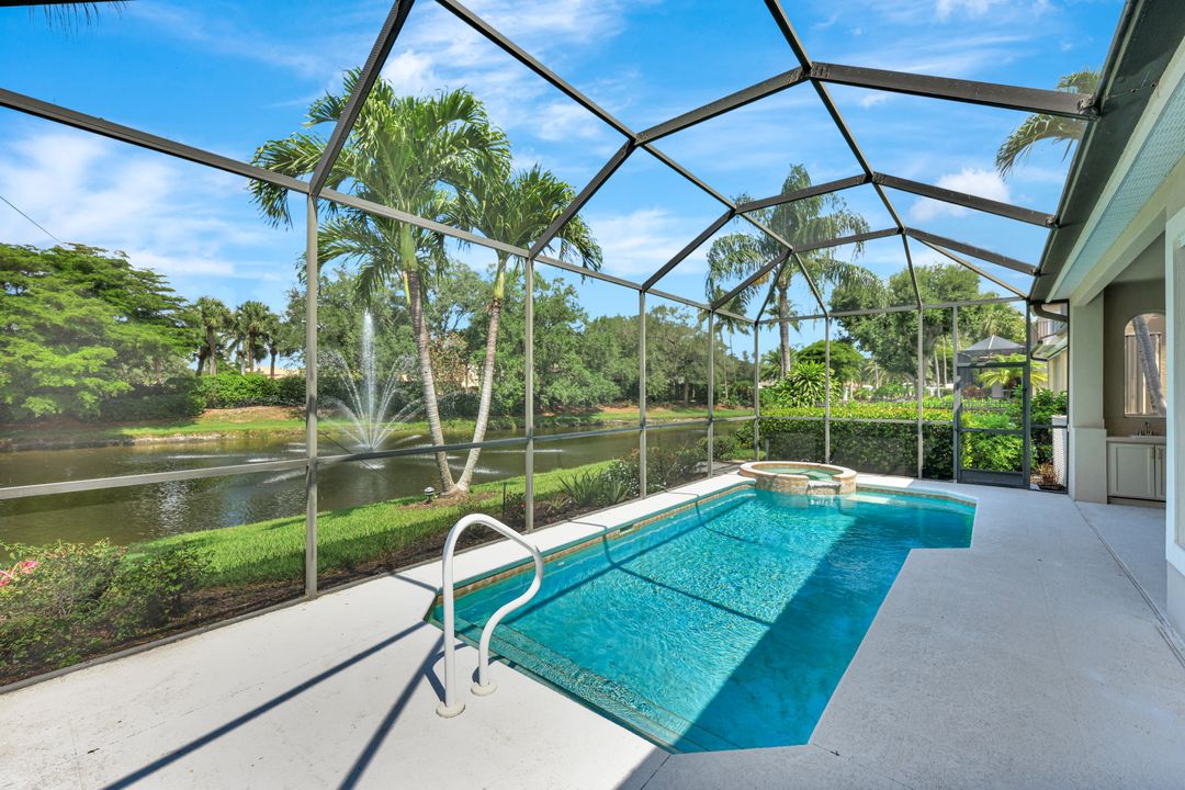 9209 Troon Lakes Dr, Naples, FL 34109