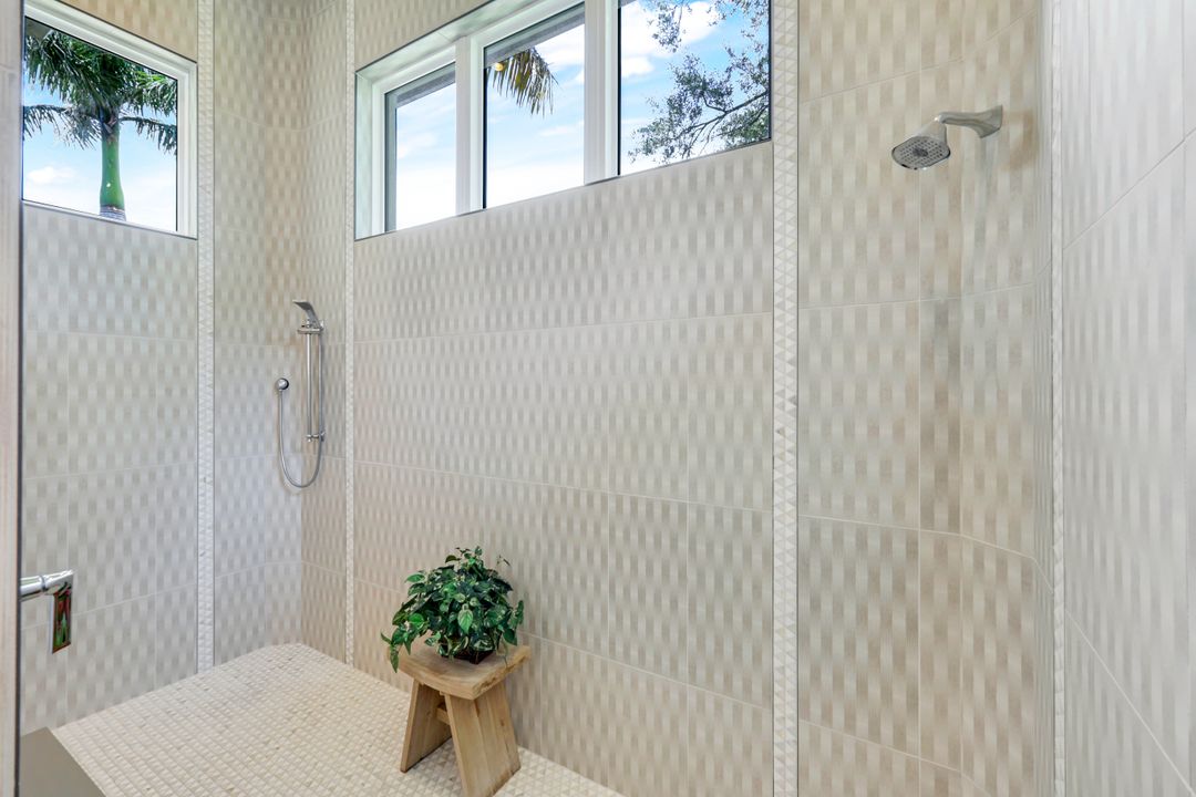 112 Hickory Rd, Naples, FL 34108