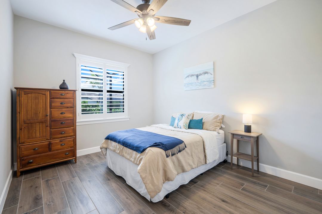 9554 Everglades Dr, Naples, FL 34120