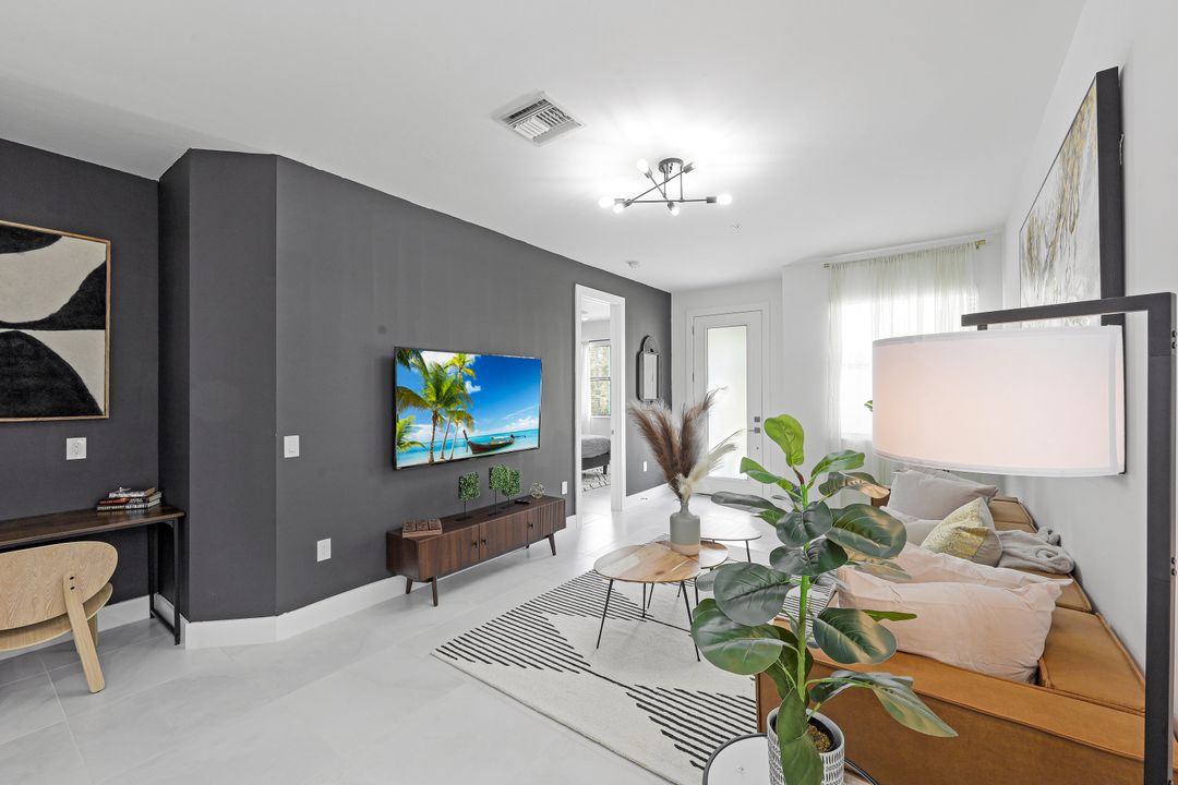 3040 Thomasson Dr, Naples, FL 34112