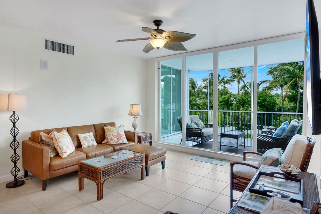 300 Dunes Blvd #203, Naples, FL 34110