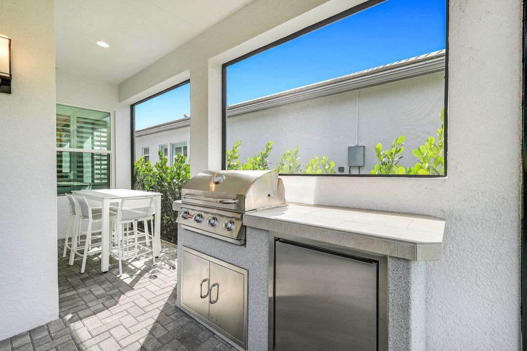 12255 Bonnet Dr, Naples, FL 34120