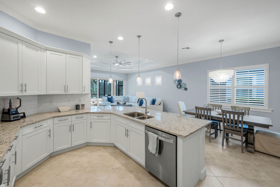 6392 Arriba Ave, Naples, FL 34113