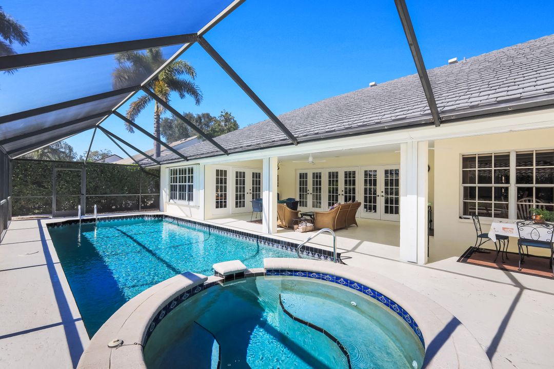 712 Pine Creek Ln, Naples, FL 34108