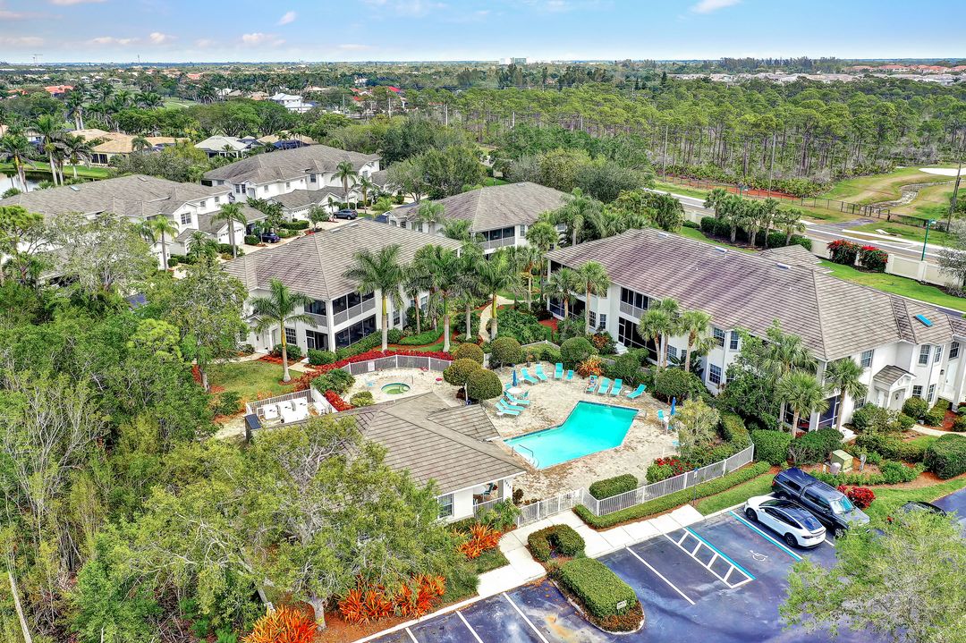 5040 Yacht Harbor Cir #6-201, Naples, FL 34112