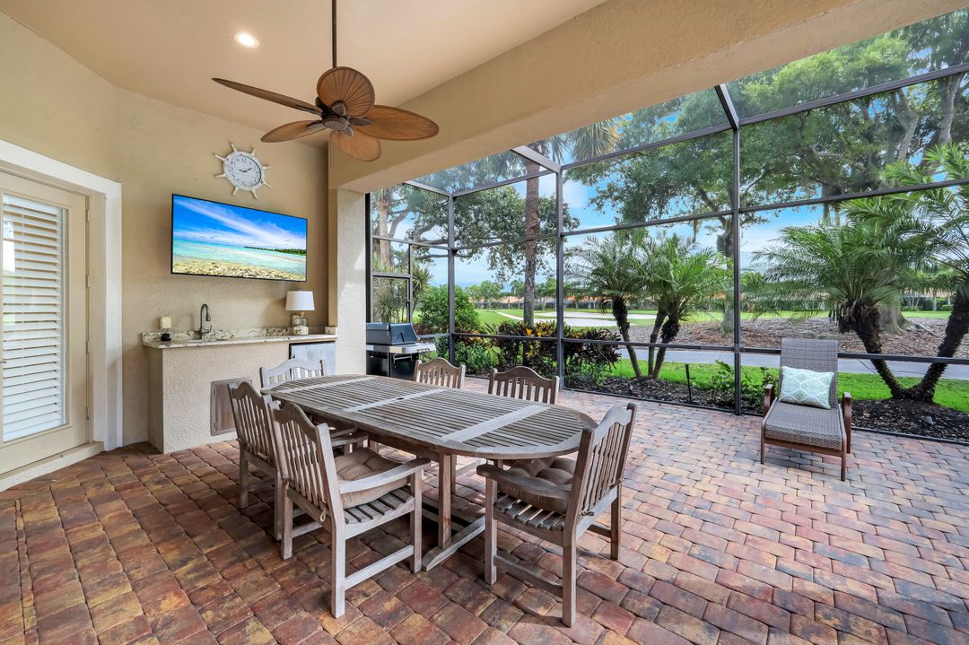 9002 Shenendoah Cir, Naples, FL 34113