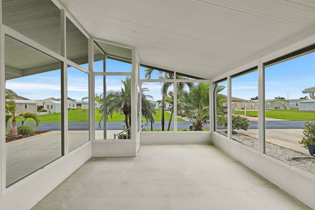 5318 Fiddleleaf Dr, Fort Myers, FL 33905