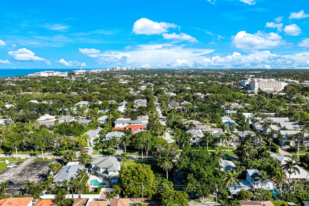 490 1st Ave S, Naples, FL 34102