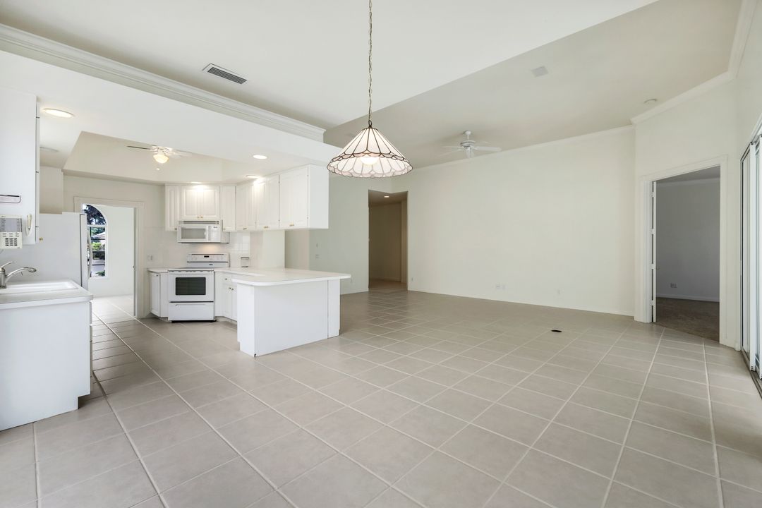 5304 Hawkesbury Way, Naples, FL 34119