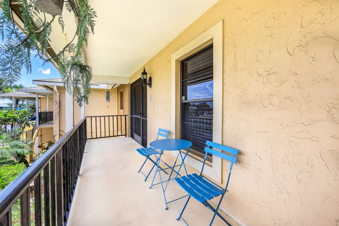 195 Cypress Way E #9, Naples, FL 34110