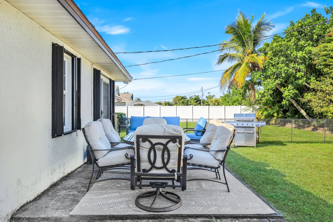 589 98th Ave N, Naples, FL 34108