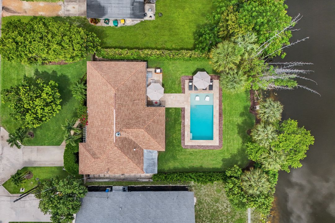 841 107th Ave N, Naples, FL 34108