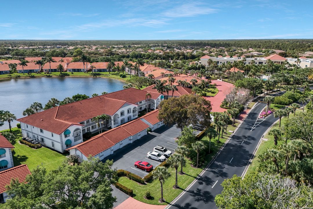 186 Gabriel Cir #9, Naples, FL 34104