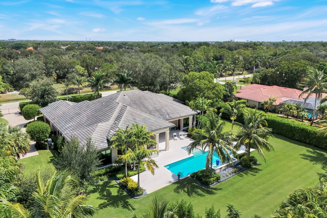 112 Hickory Rd, Naples, FL 34108
