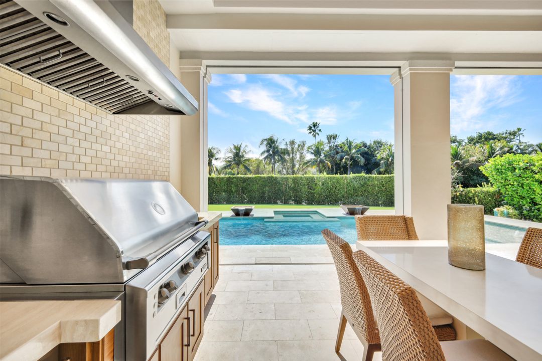 6892 Leeward Wy, Naples, FL 34109