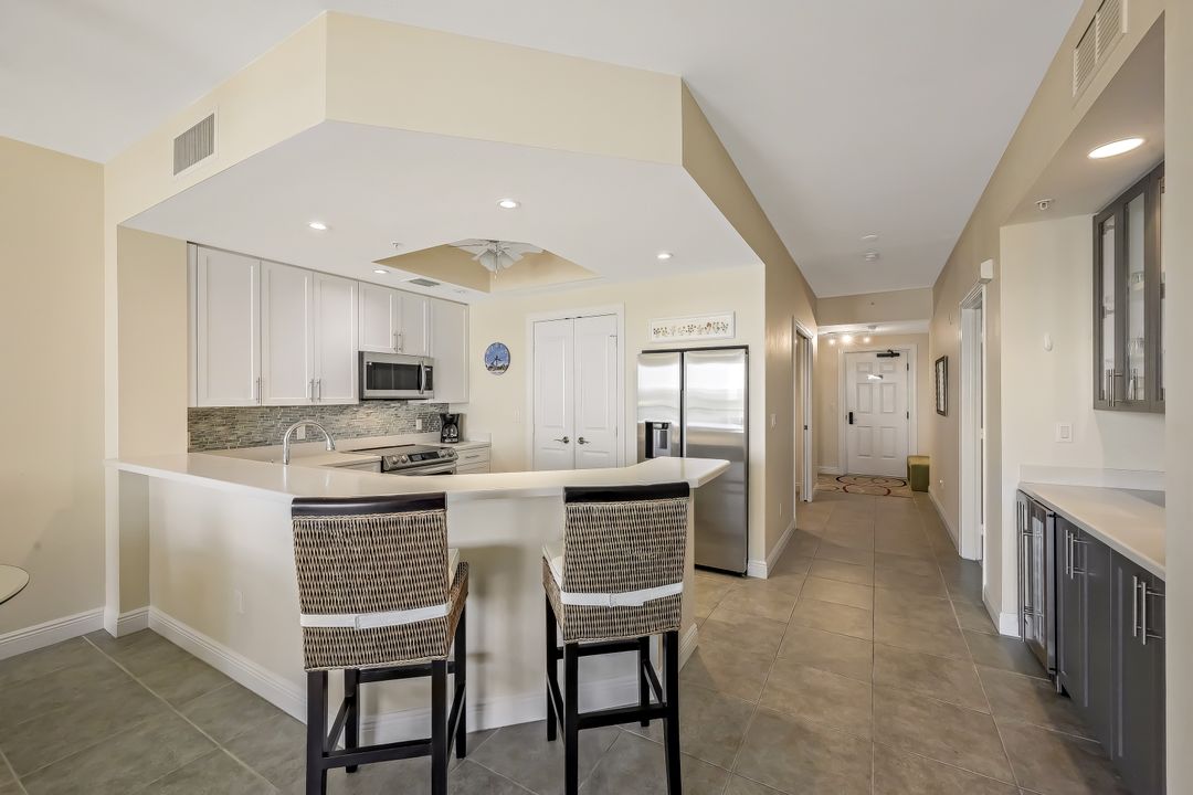 5702 Cape Harbour Dr #202, Cape Coral, FL 33914