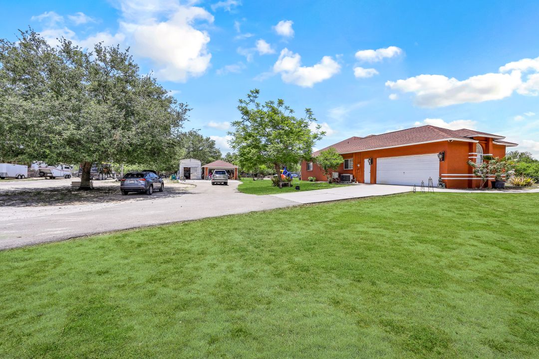 221 10th St SE, Naples, FL 34117