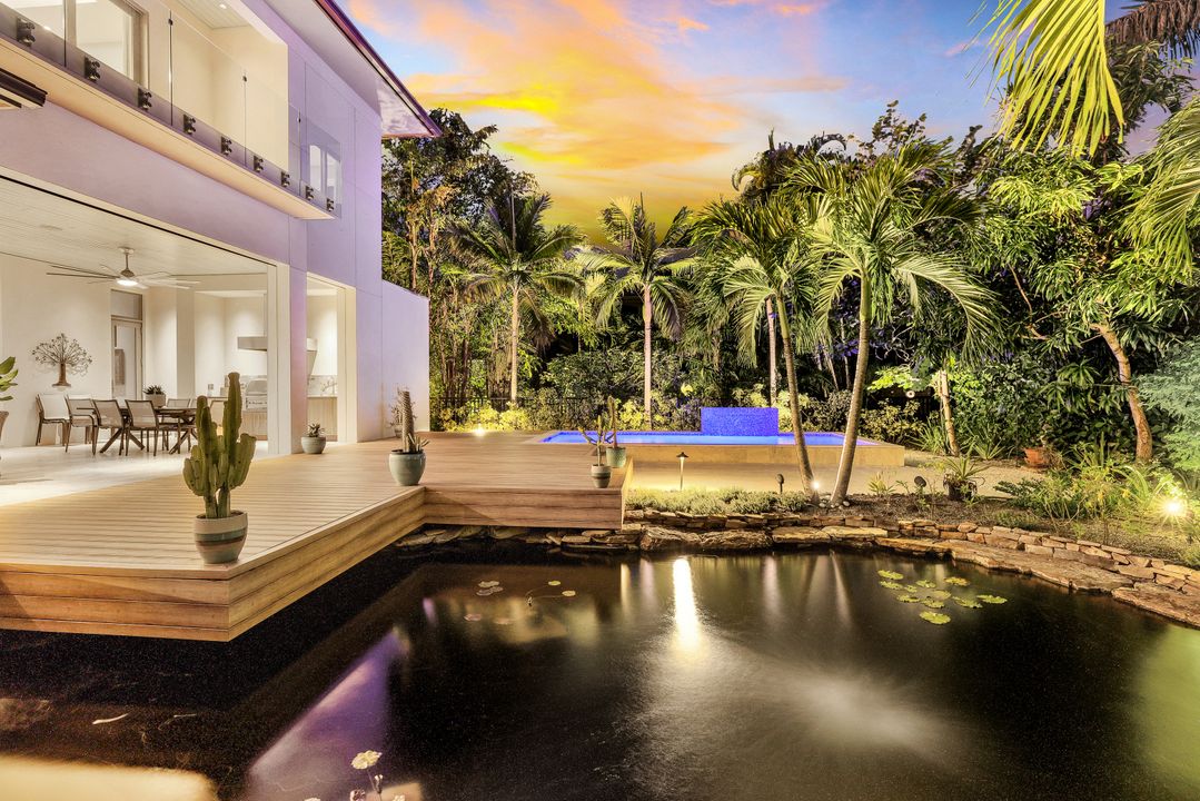 355 7th Ave S, Naples, FL 34102