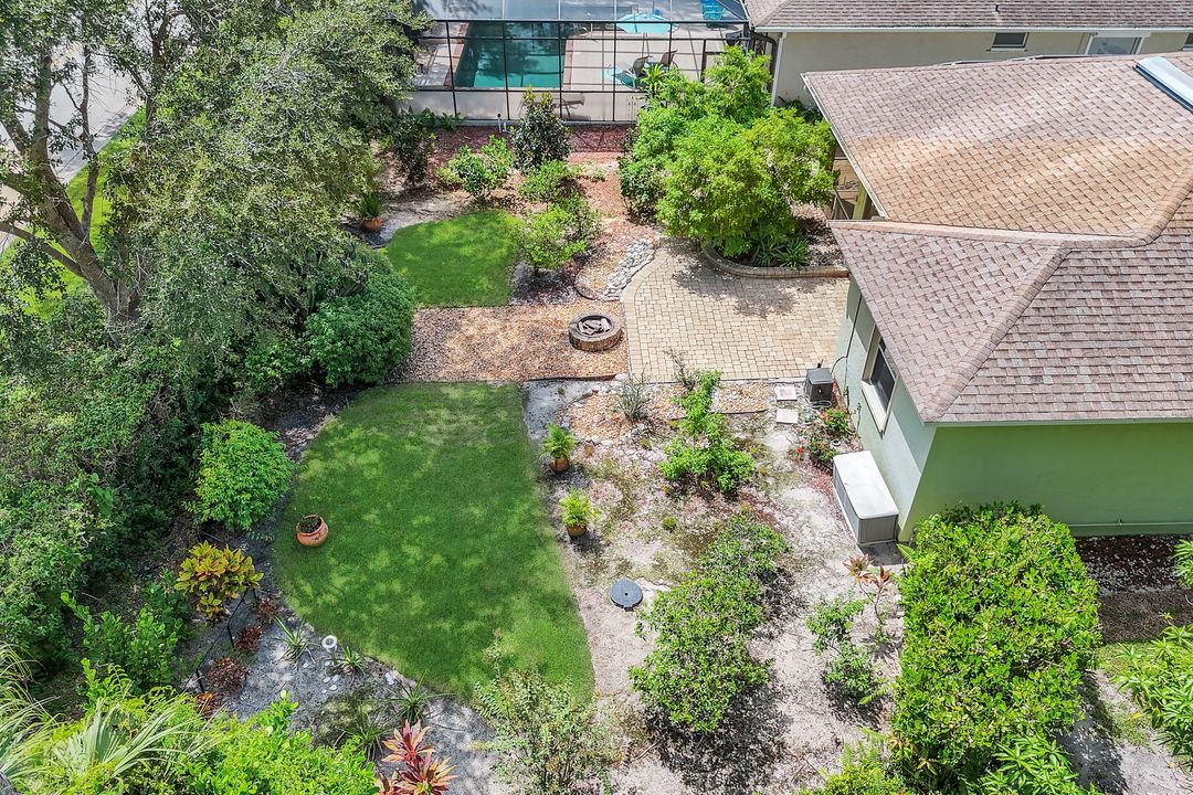 200 Stanhope Cir, Naples, FL 34104