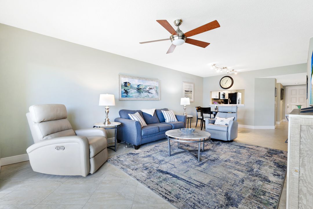 7818 Emerald Cir #103, Naples, FL 34109