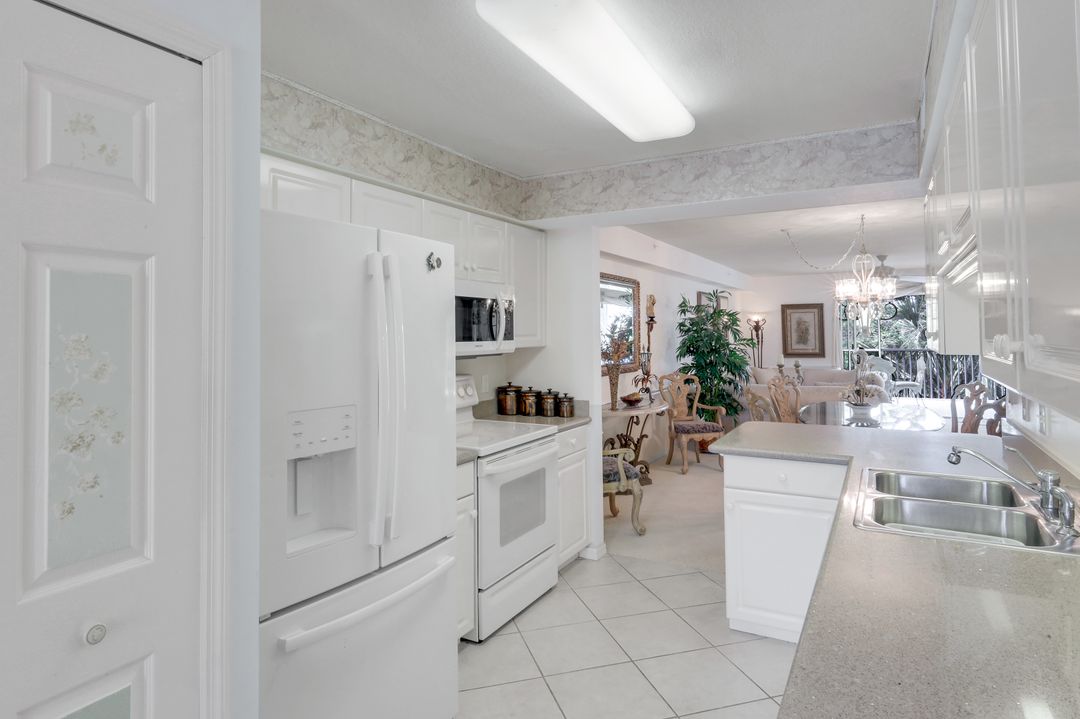 15495 Cedarwood Ln #204, Naples, FL 34110