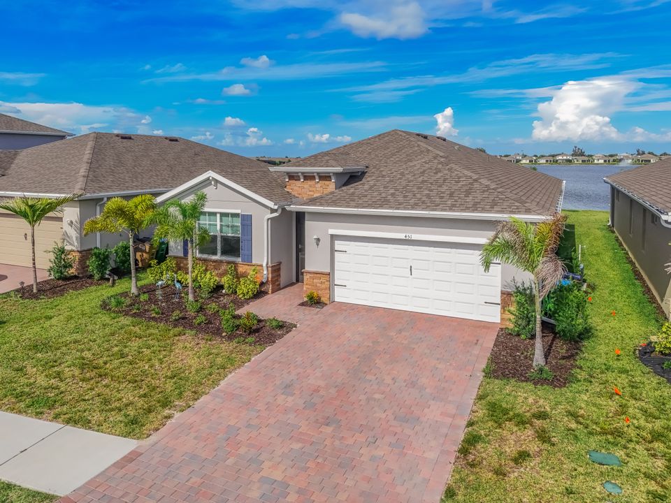 451 Spring Hill Lake Loop, Cape Coral, FL 33993