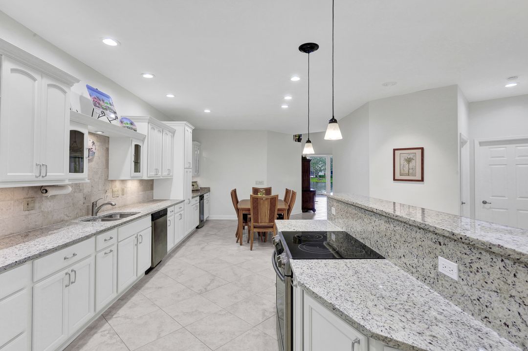 3411 Wildwood Lake Cir, Bonita Springs, FL 34134