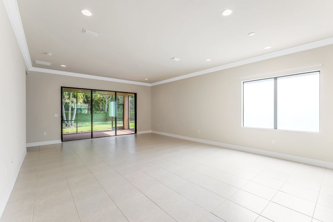 13644 Mandarin Cir, Naples, FL 34109