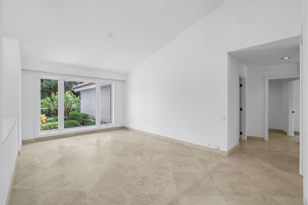 4502 Silver Fox Dr, Naples, FL 34119