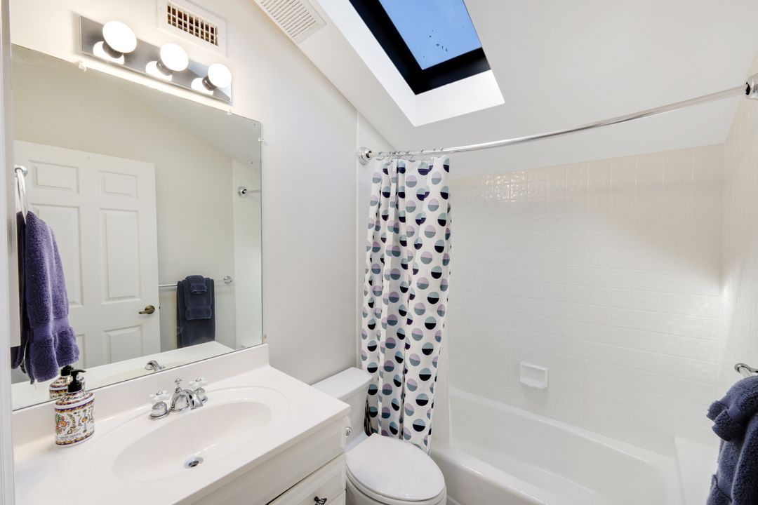 370 Edgemere Way N, Naples, FL 34105