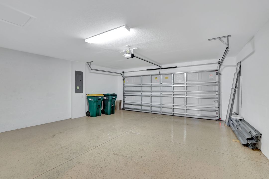 2074 Tamarron Ln, Naples, FL 34120