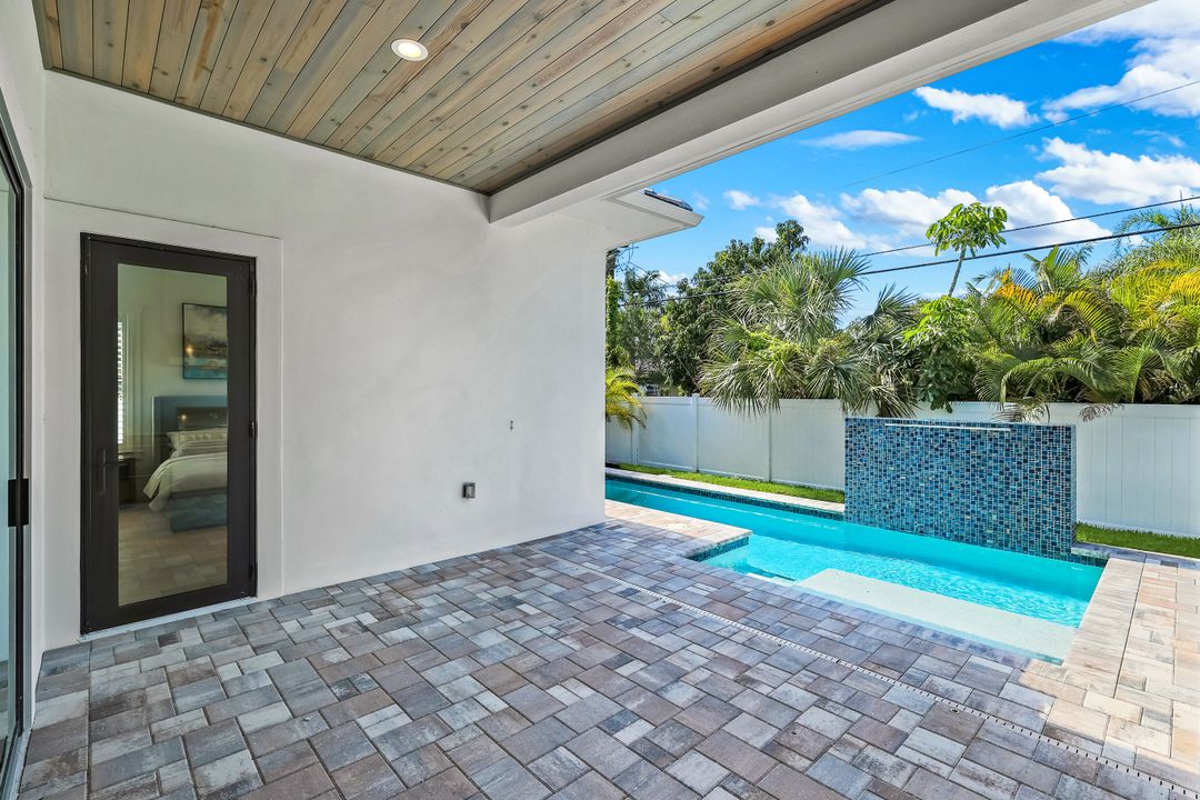 668 93rd Ave N, Naples, FL 34108