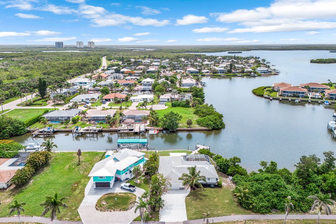 401 Capri Blvd, Naples, FL 34113