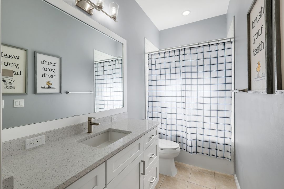8748 S Lake Cir, Fort Myers, FL 33908