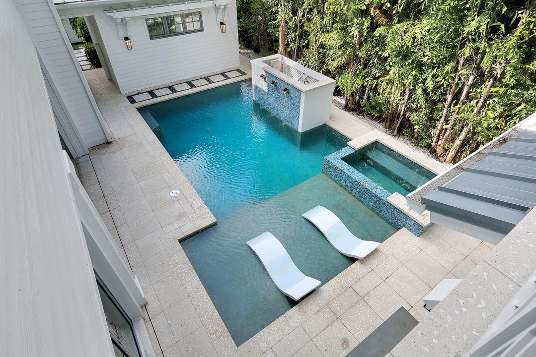 160 Broad Ave S, Naples, FL 34102