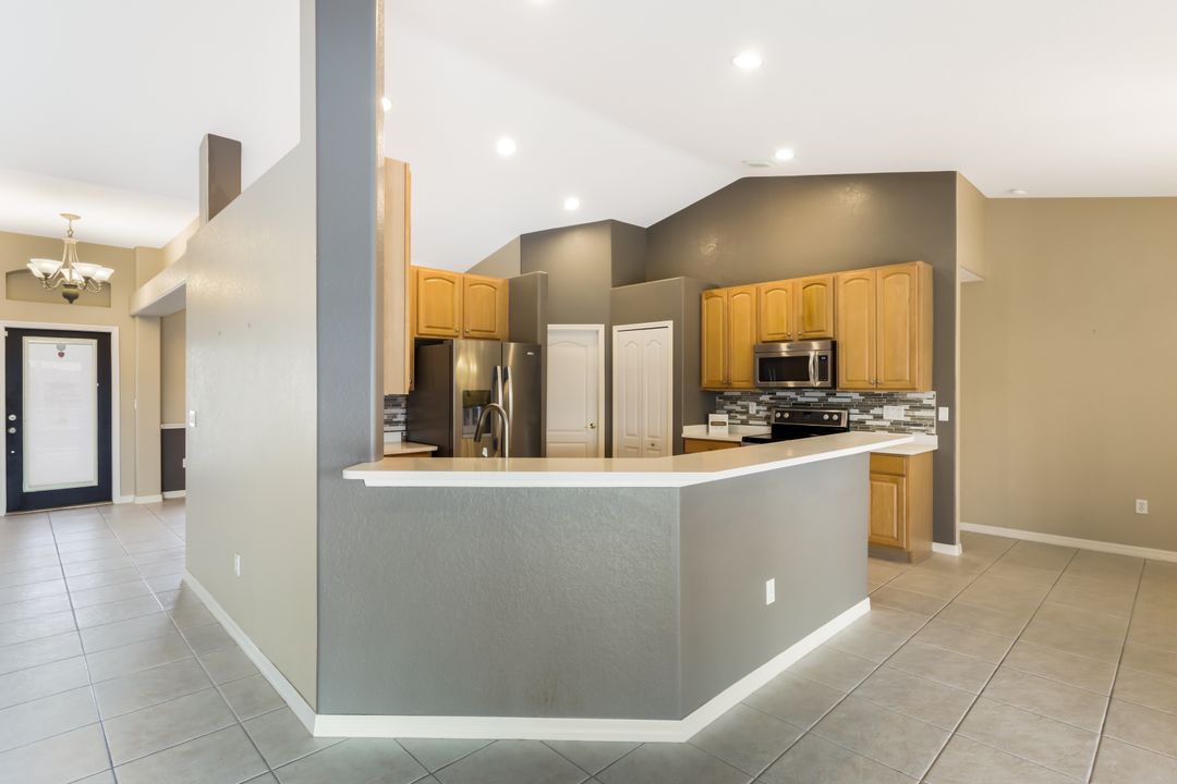 3325 SW 5th Pl, Cape Coral, FL 33914
