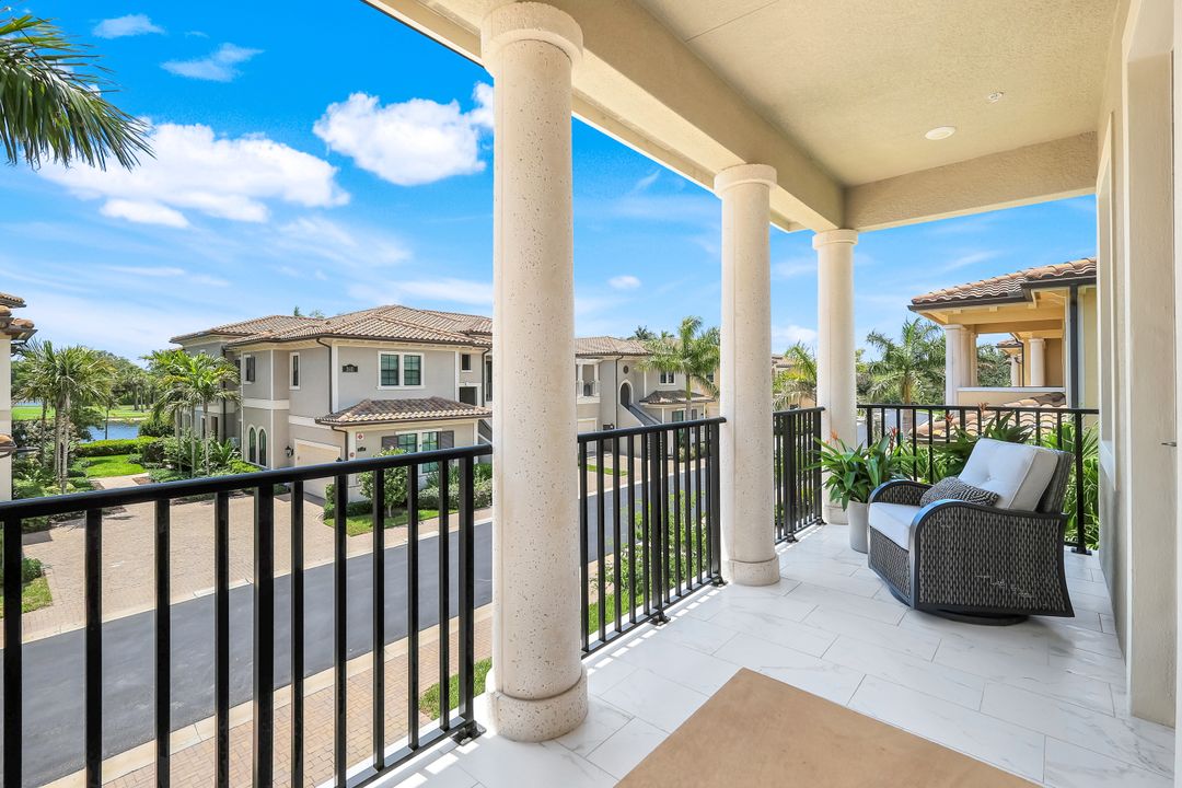 2488 Breakwater Wy #13-201, Naples, FL 34112