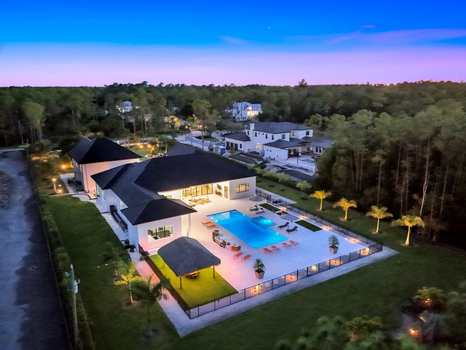 6677 Hunters Rd, Naples, FL 34109