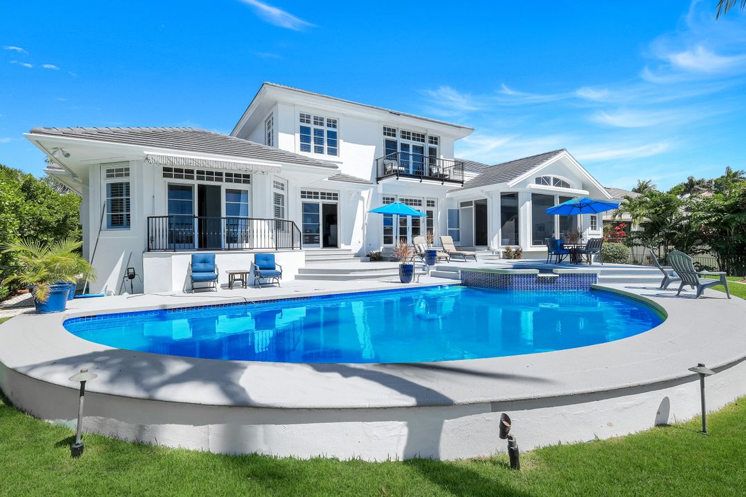 400 Springline Dr, Naples, FL 34102