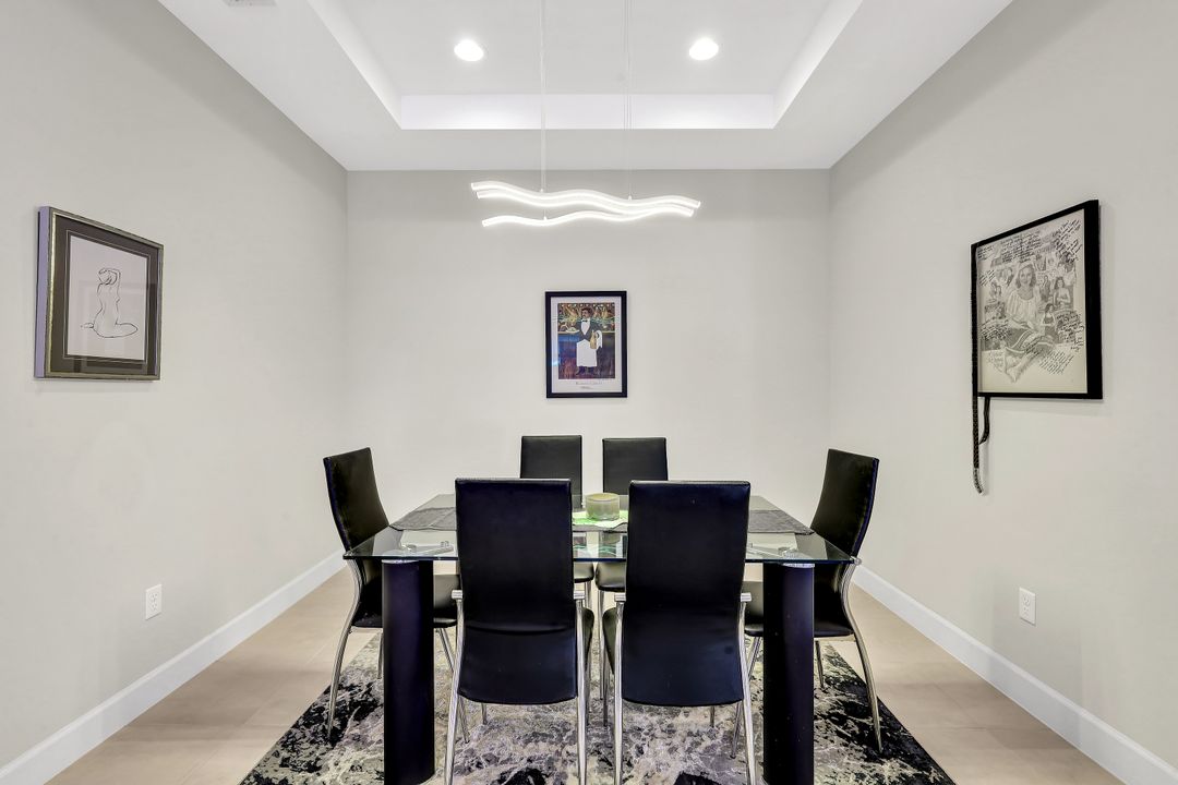 8107 Calle Canovas St, Naples, FL 34114