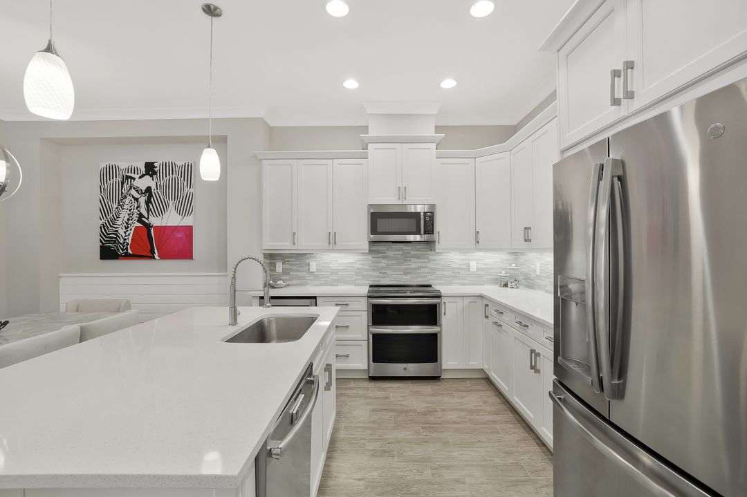 5665 Highbourne Dr, Naples, FL 34113