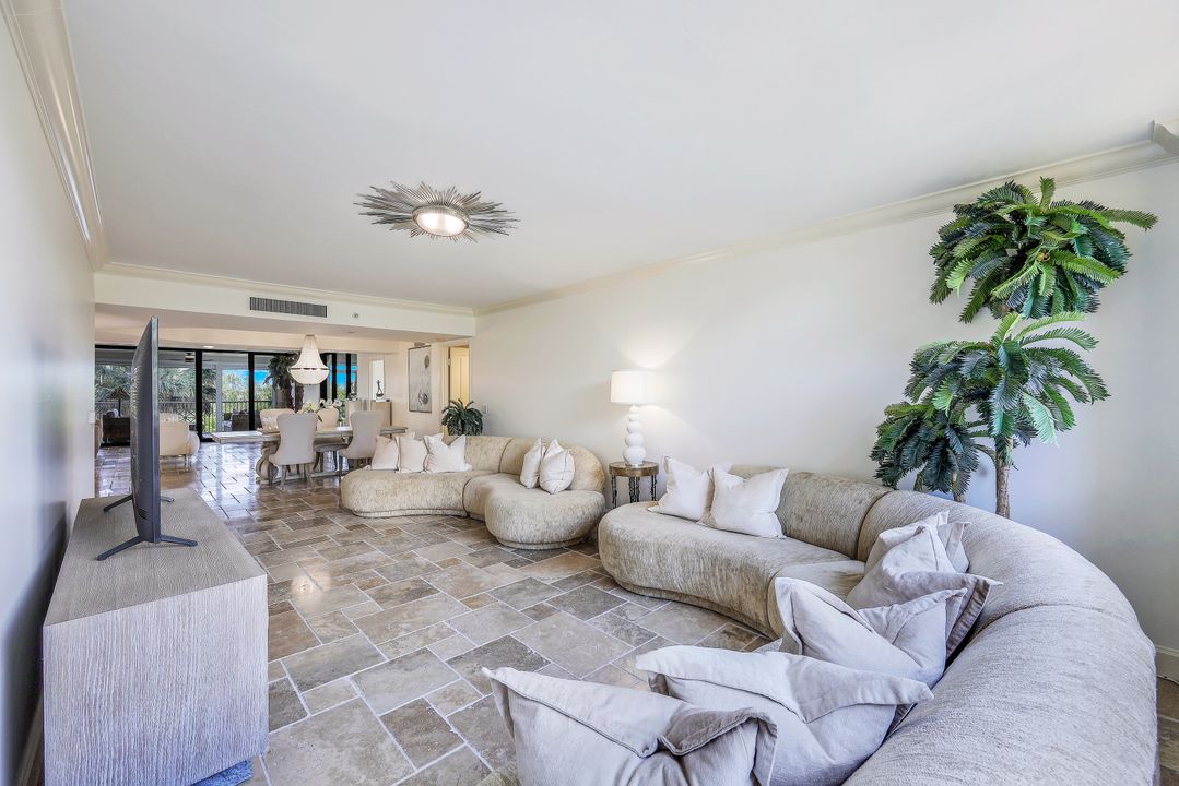 6597 Nicholas Blvd #306, Naples, FL 34108