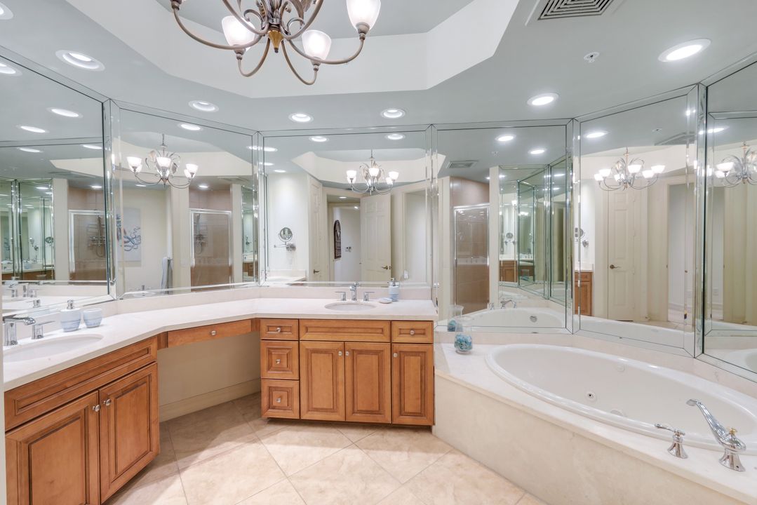 295 Grande Way #104, Naples, FL 34110