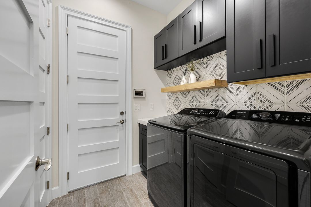 5665 Highbourne Dr, Naples, FL 34113