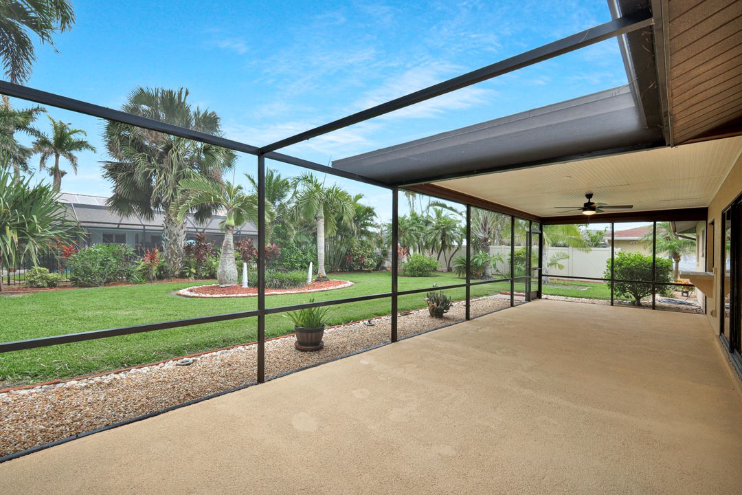 900 SW 54th Ln, Cape Coral, FL 33914